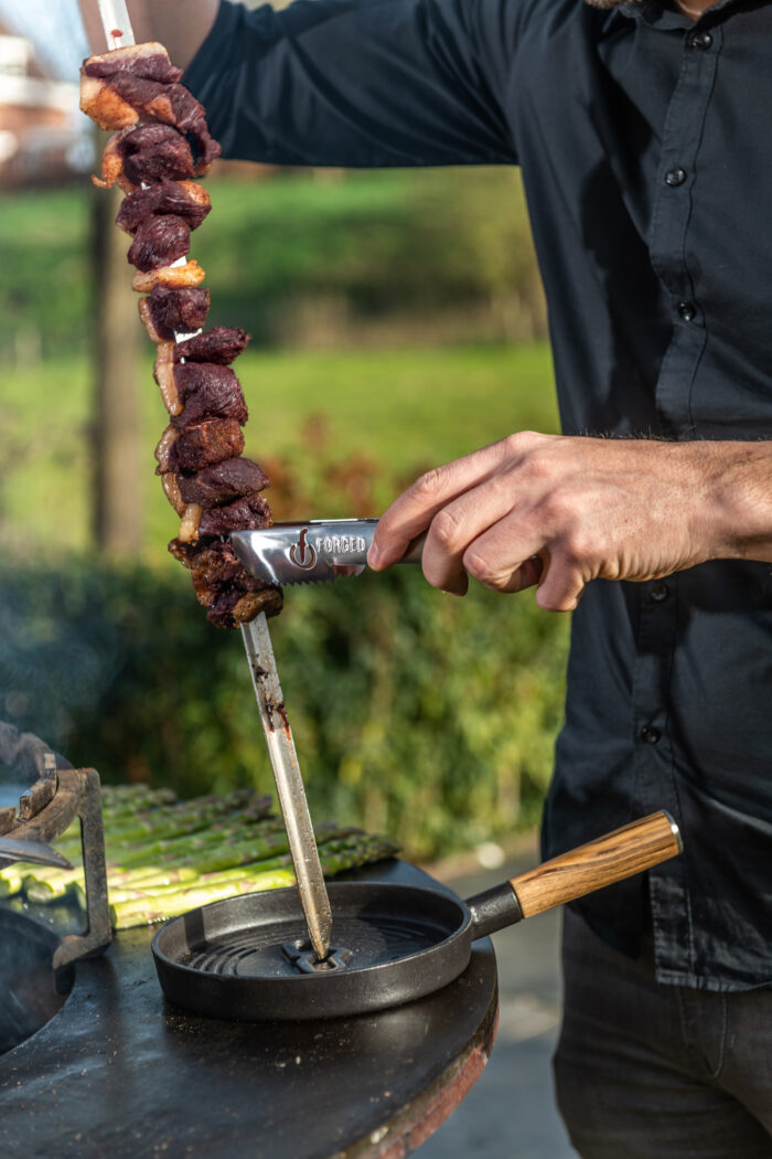 Forged Servierpfanne für Churrasco Spieße